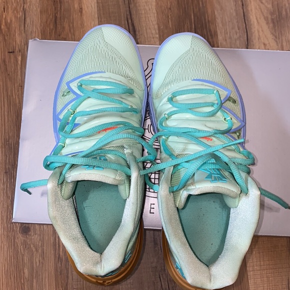 Kyrie 5 SBSP squidward - Picture 6 of 16